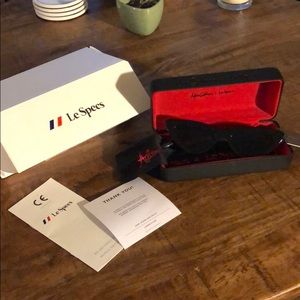 Le Specs "The Last Lolita"